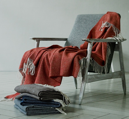 LinenMe red cotton blanket with tassels