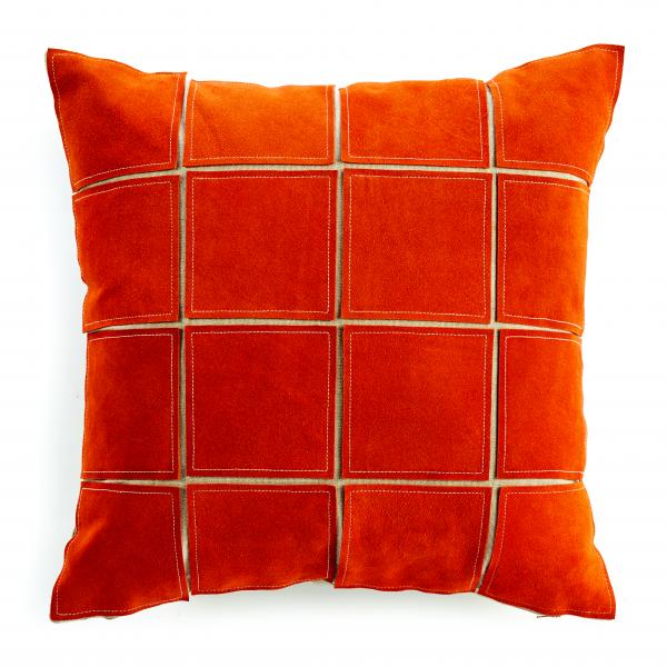In this new piece from Trisha Yearwood’s collection for IMAX, stylized ginkgo leaves are highlighted with gold leaf on an ivory field. Throw in Napa Home & Garden’s St. Tropez suede square pillow in orange and you’ll make a vibrant statement. www.imaxcorp.com, www.napahomeandgarden.com