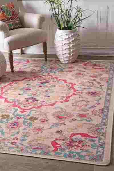 nuLOOM’s Danielle rug, part of its Veronica Collection, pops in  pink. Powerloomed  in Turkey with 100  percent polyester. www.nuloom.com